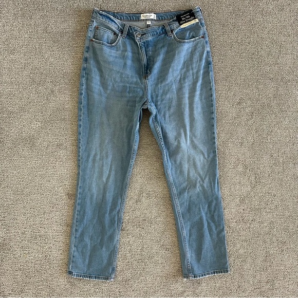 Abercrombie & Fitch The 90s Straight Ultra High Rise Jean Size 32/14S - Picture 1 of 10